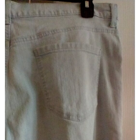 Gloria Vanderbilt Amanda Cropped Blue Light Wash Jeans Slimming Effect - 18 - Picture 4 of 6